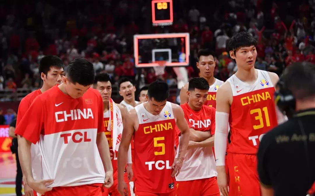 篮球分上下半场比赛的规则_篮球规则半场_篮球比赛半场的规则