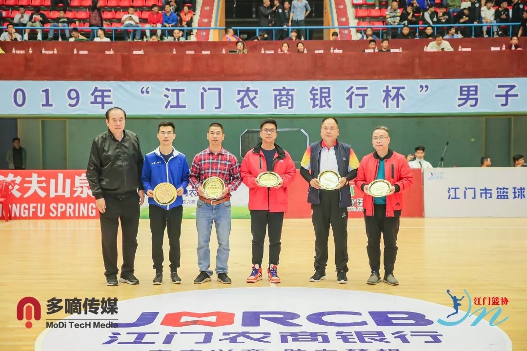篮球拿冠军的心情说说_荣获篮球赛冠军_篮球赛拿冠军怎么炫耀自己
